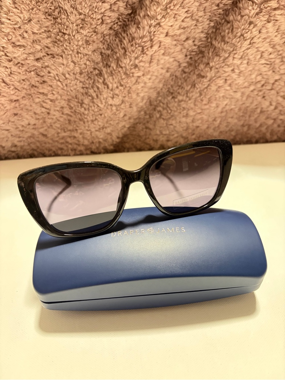 Draper James Black Cat-Eye Sunglasses with Gradient Lenses